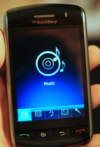 Illustration for article titled BlackBerry Storm Review (Verdict: Not Quite a Perfect Storm)